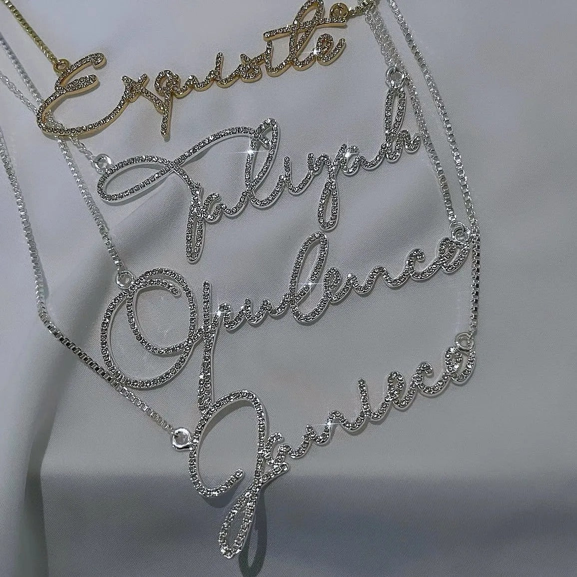 The “Script” necklace